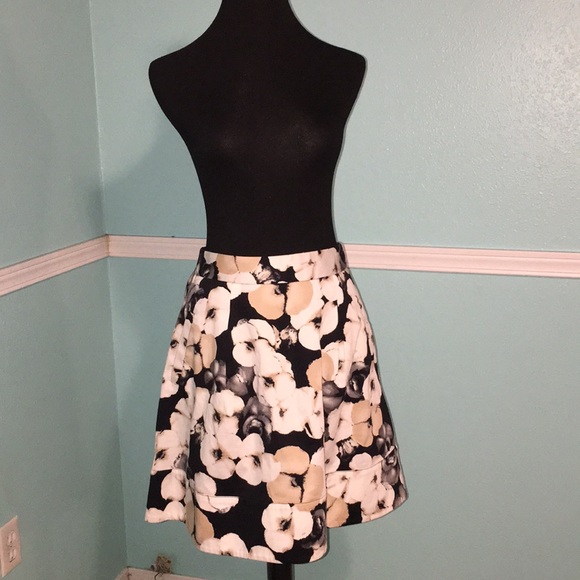 White House Black Market Dresses & Skirts - ❤️BLACK HOUSE WHITE MARKET Cotton Skirt ~ 6